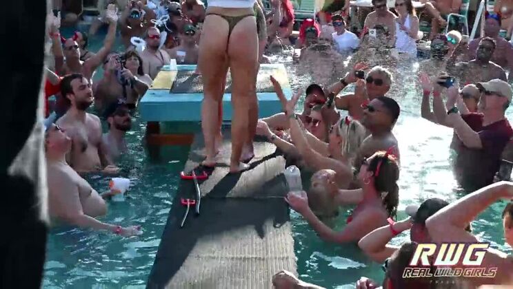 Nasty Twerk Pool Party Sluts out of Control