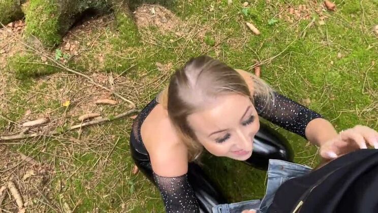 Young Wife fuck with Stranger Outdoor