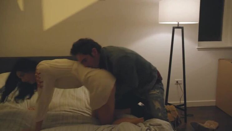 Aislinn Derbez, Erica Silverman  Easy S01E04 More NUDEDE.COM