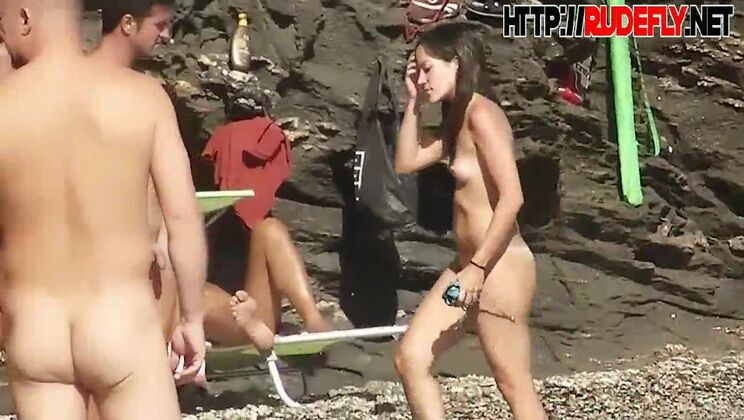 shaved pussy spread on the beach hidden camera