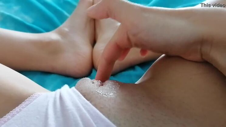 Young babe rubbing her wet pussy