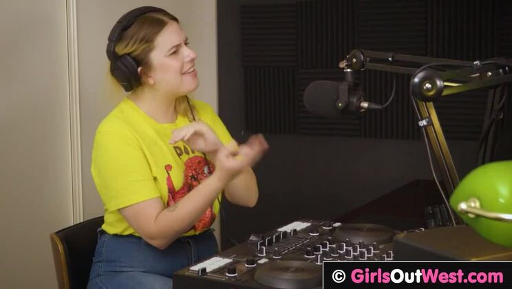 Chubby busty girl licks hairy pussy and ass in the studio