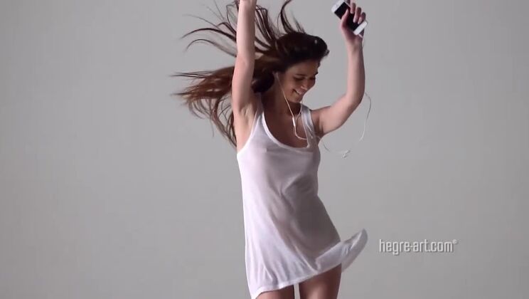 Brunette Victoria R's Slow Motion Solo