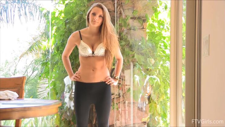 Innocent Blonde Stunner: Laurie