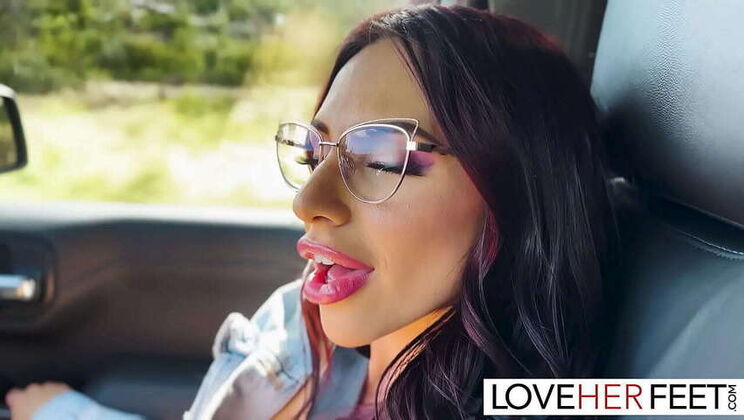 Hitchhiking Vixen's Foot Fetish