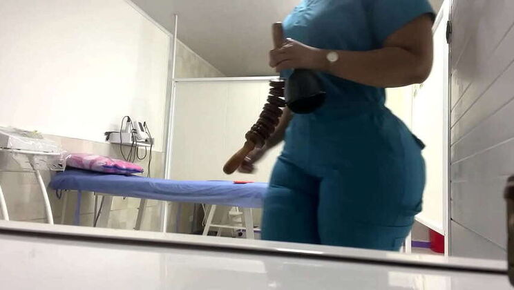 Gorgeous nurse's curvaceous backside caught on tape (Latin BBW)