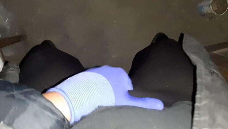 Masturbating with gloves on: prelude to a house burglary - Real girl's intense orgasm