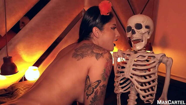 Halloween Anal Escapade with Salome's Big Booty