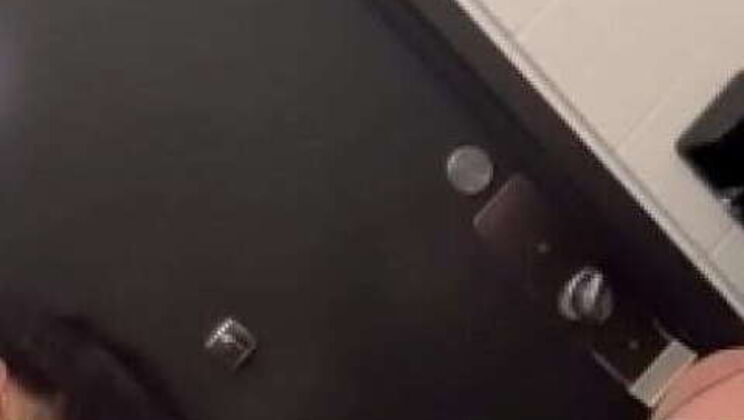 I fucking nailed a Rainforest babe in the park restroom