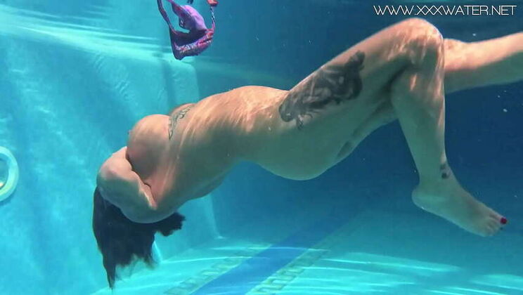Canadian MILF Heidi Van Horny's X-Rated Pool Time