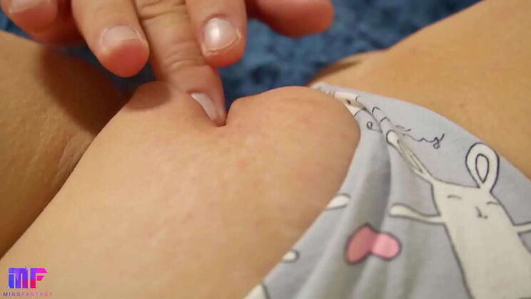 Step-Sister's Cunnilingus Lessons: An Amateur Maid's Experience