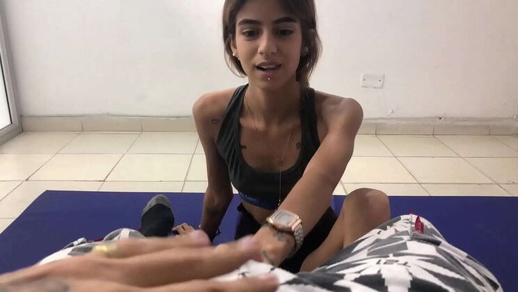 Hot Teen Sister Gets Hardcore Fuck and Cardio Help