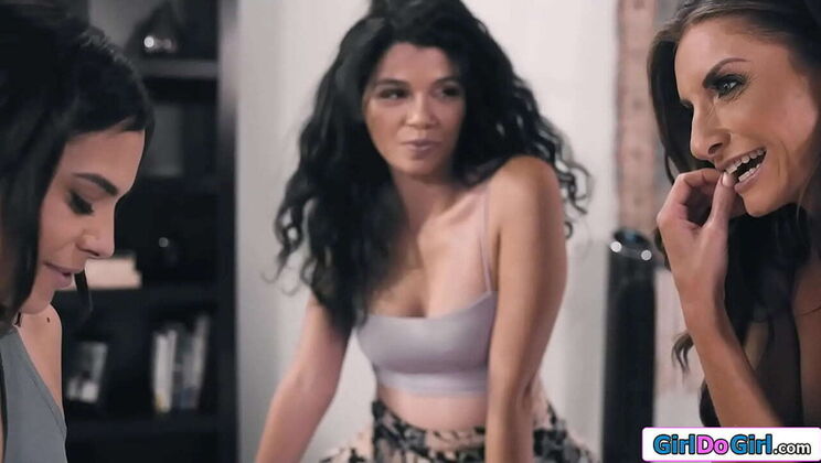 She Wants You Bad Lesbian Lust