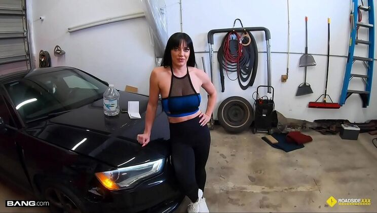 Fit Girl Leila LaRocco Gets Hardcore Roadside Fuck from Car Mechanic