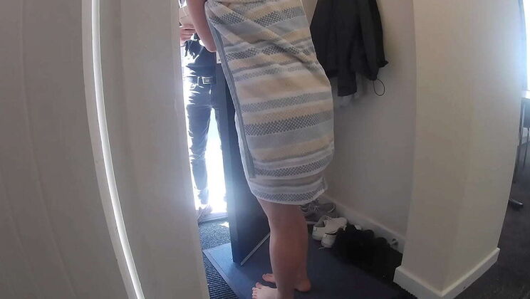 Young Divorced MILF Sofie Lund Seduces Delivery Guy with Flashing and No Condom Creampie