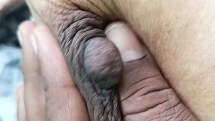 Hot Desi Married Couple Fuck in Bedroom - Wet Pussy and Cute Grapes Fun