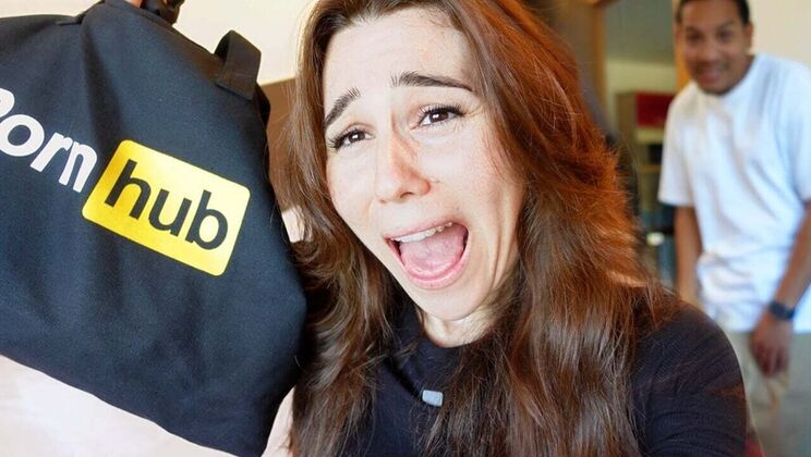 Sexy Vlogger Verashia Gets Caught Naked By Roommate - Funny Unboxing Gone Wild