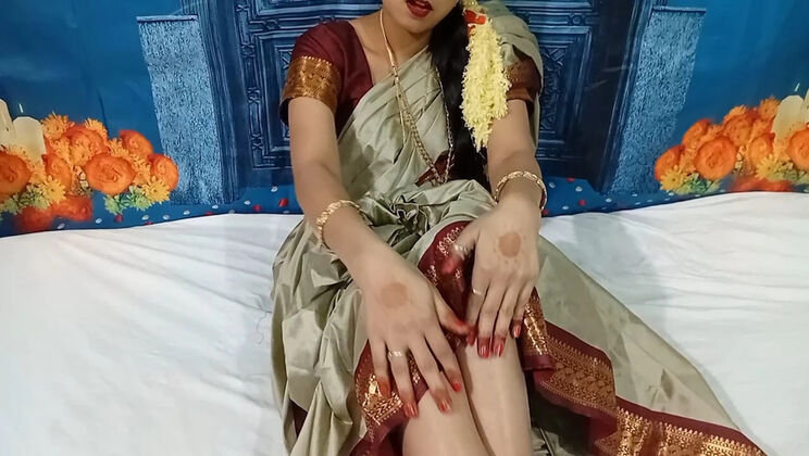 Hot Tamil Aunty in Saree Craves Big Cock - Desi Homemade Fuck