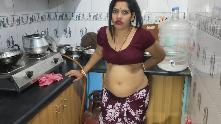 Hot Indian Bhabhi Fucked Hard By Room Owner While Cleaning - Desi Homemade Sex