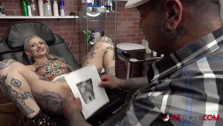 River Dawn Ink Gives Hot Blowjob After Getting New Pussy Tattoo