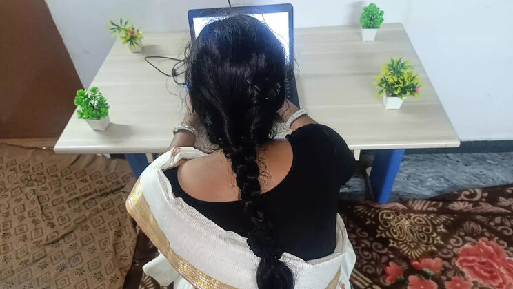Hot Malayala Saree Office Affair - Married Woman Fucked Rough by Colleague