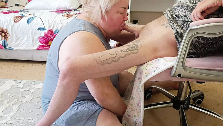MILF Wife Watches Friend Deep Throat & Swallow Cum - Zona901