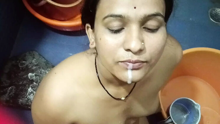 Hot Indian Bhabhi Kavita Zawazawi Gives Romantic Homemade Blowjob in Bathroom - Cum in Mouth & Deep Throat