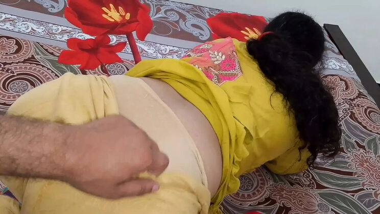Desi Bhabhi Fucks Hard in Doggy Style - QueenbeautyQB Hot Homemade