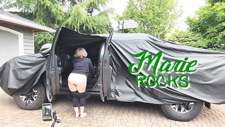 Hot Granny Marierocks Gets Multiple Orgasms in Car - Outdoor Sex in Plain Sight Part 2