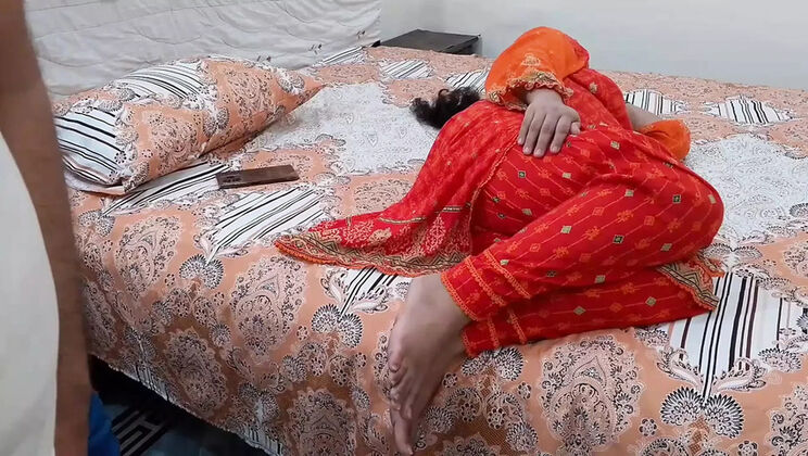 Desi Stepmom Fucks Stepson in Hindi - Rough Sex & Cumshot