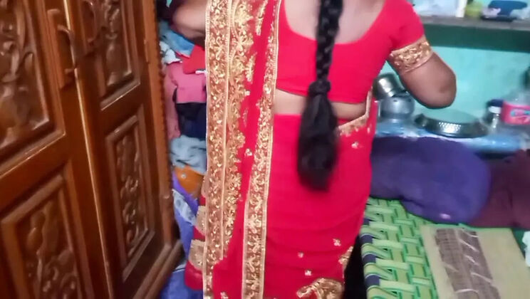 Desi housewife Priyanka314 changing clothes at home - hot homemade Indian beauty fuck