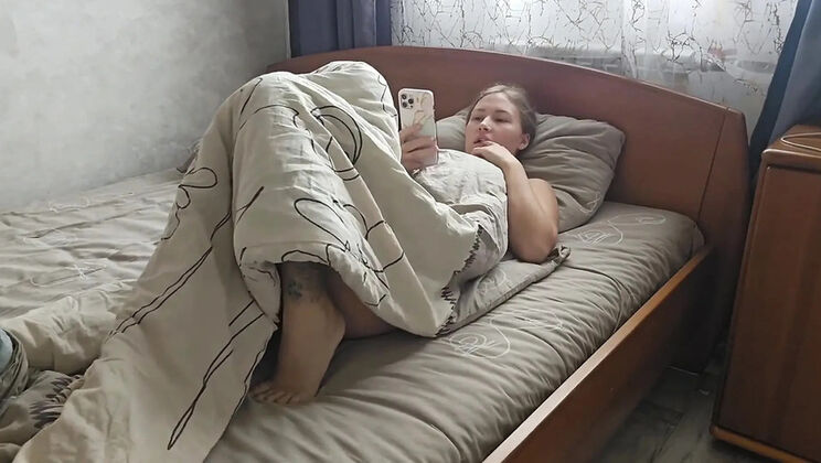Stacy_via Wakes Up Horny & Masturbates to Porn - Big Natural Tits & Extreme Squirting Orgasm!