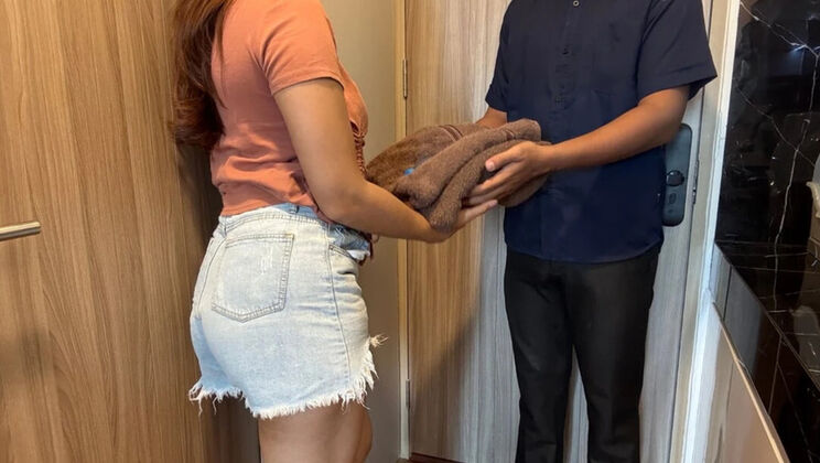 Hotel Receptionist Clarelia Gets Wild With Jamsen - Big Ass Doggy Style & Rough Sex Prank