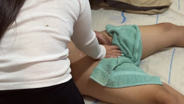 Amateur Latina MILF Gives Full Service Home Massage Roleplay