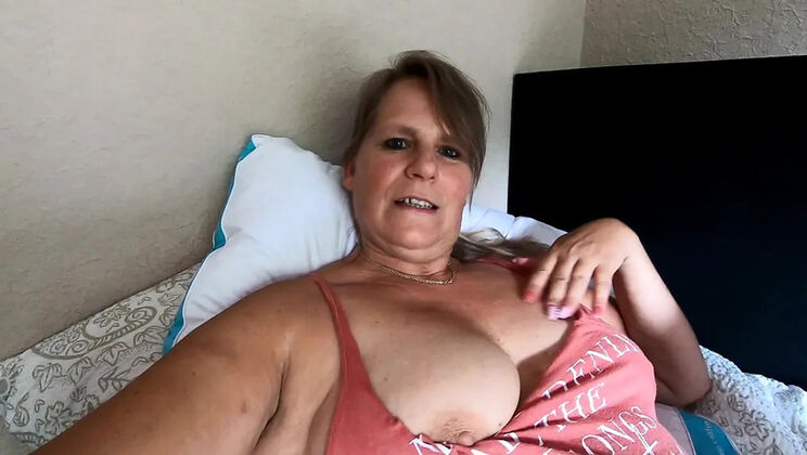 SweetSusi Licking Solo Masturbation BBW MILF Homemade German