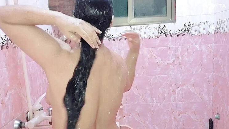 Hot Desi Bhabhi Bathing Caught on Camera by Devar - Homemade Pakistani Sex Video