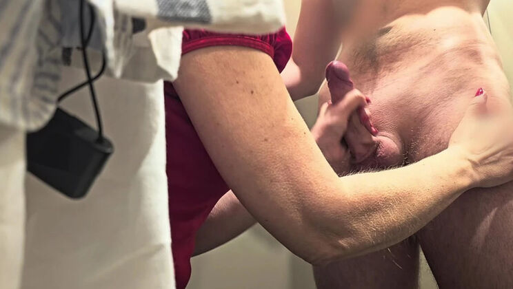 Amateur MILF Misses Jenny Blowjob in Changing Room Public Sex