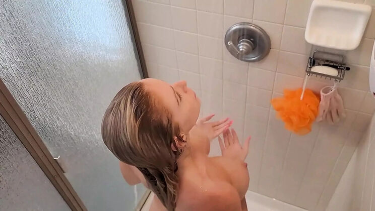 Morning Shower MILF Danielle Renae Wakes Up and Cums Hard