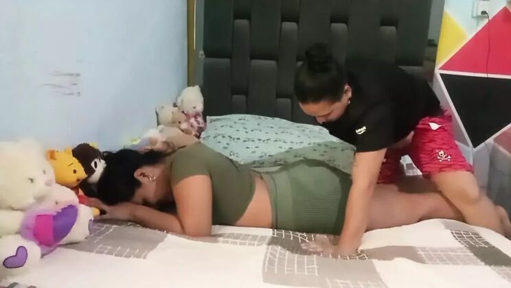 Amateur Colombian Lesbians Michelle Paula Horny Neighbor Pussy Licking and Blowjob HD Homemade