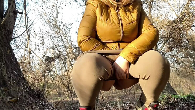 Mature Ukrainian MILF Pissing Outdoor Doggy Style - Big Ass BBW Homemade