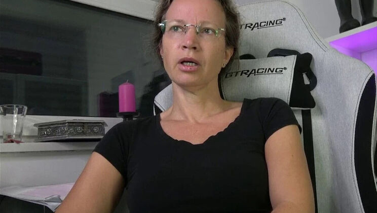 Amateur MILF Annika Bond JOI POV: Dirty Talk Jerk Off Instructions in German HD