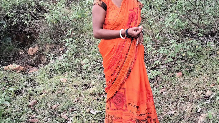 Desi Bhabhi Outdoor Sex with Trilokinath - Yoga Teacher Fucked in Village