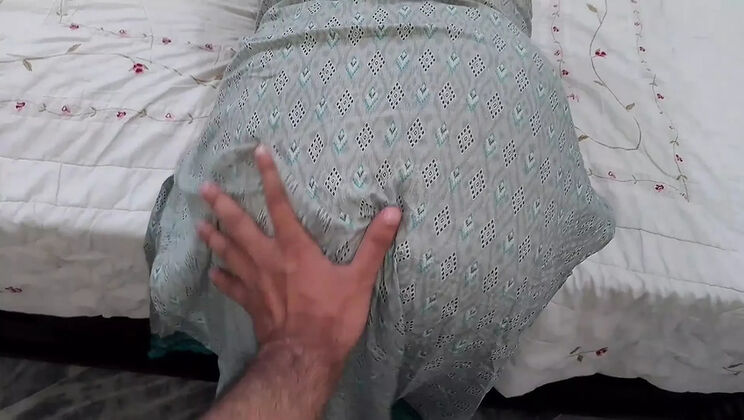 New Indian Hot Couple: Desi Housewife Gets Banged Hard by Hubby in Extreme Fuck
