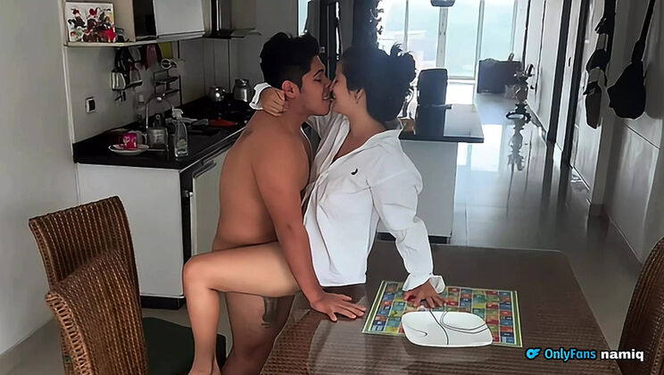 Roxxan's Wet Pussy Breakfast: Horny Latina Stepmom Gets Eaten on the Dining Table
