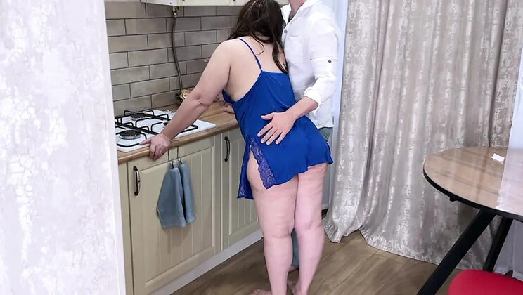 Stepmom Handles Big Dick with Confidence - Colponmi Amateur MILF Anal