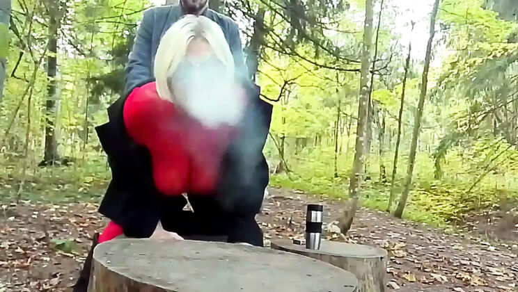 Amateur Blonde Stepmom Hot Anal Sex with Stranger in Park