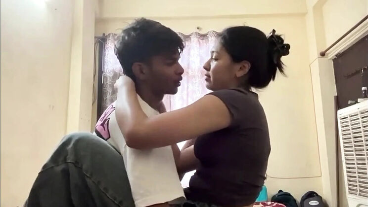 Desi GF BF Hotel Sex MMS Viral Video - Hot Indian Teen Couple Creampie
