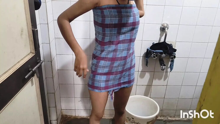 Sexy Indian Bhabhi Shivani Bathing and Fingering in Homemade HD