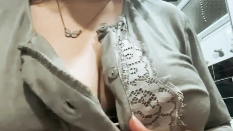 Yara_Hot Kabyle Algerian Girl Big Natural Tits Hairy Pussy Homemade Squirting Orgasm