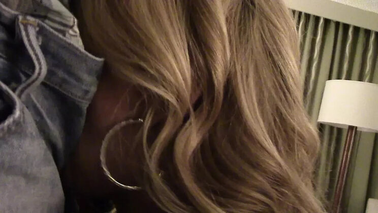 Amateur Cheating Wife Deep Throat Blowjob in Hotel - RM1